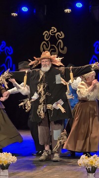 Na sliki prizor s spleta gorenjskih plesov Na ličkanju 